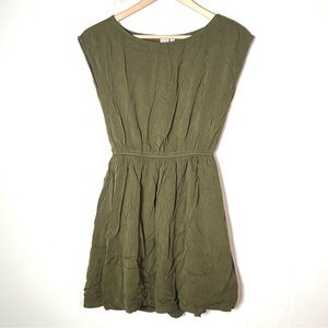 Twik green cap sleeve dress size medium M B175